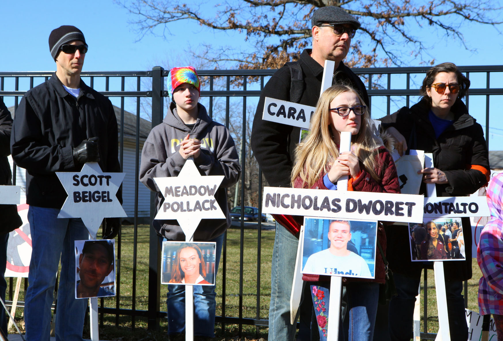Organizers protest outside gun show in Crown Point